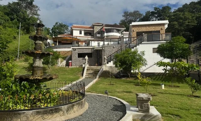 Casa Blanca in El Encanto Near TreeCasa